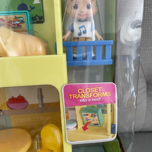 Cocomelon pop and play travel house figures toys playset - Picture 5 of 9